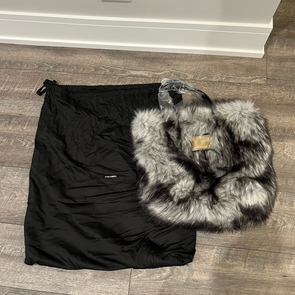 Dolce and Gabanna black fur overnight shopper new with tags - Picture 8 of 10